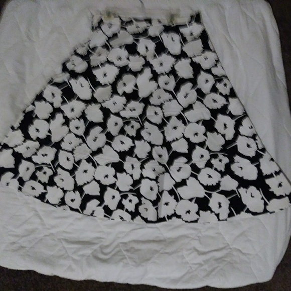 Skirt - Picture 3 of 3